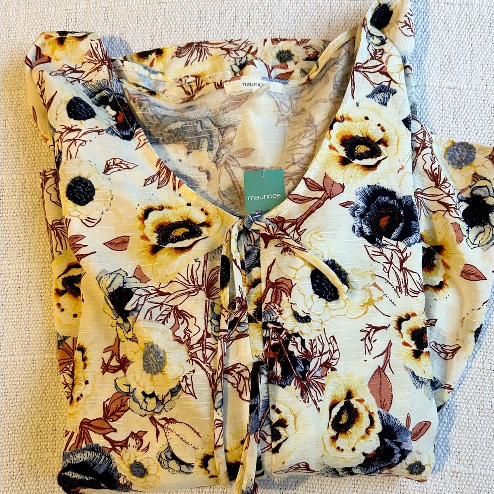 New Maurices size 3x dressy top.